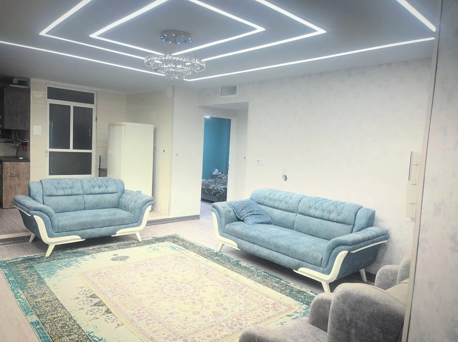 آپارتمان ۸۵متری کامل بازسازی شده