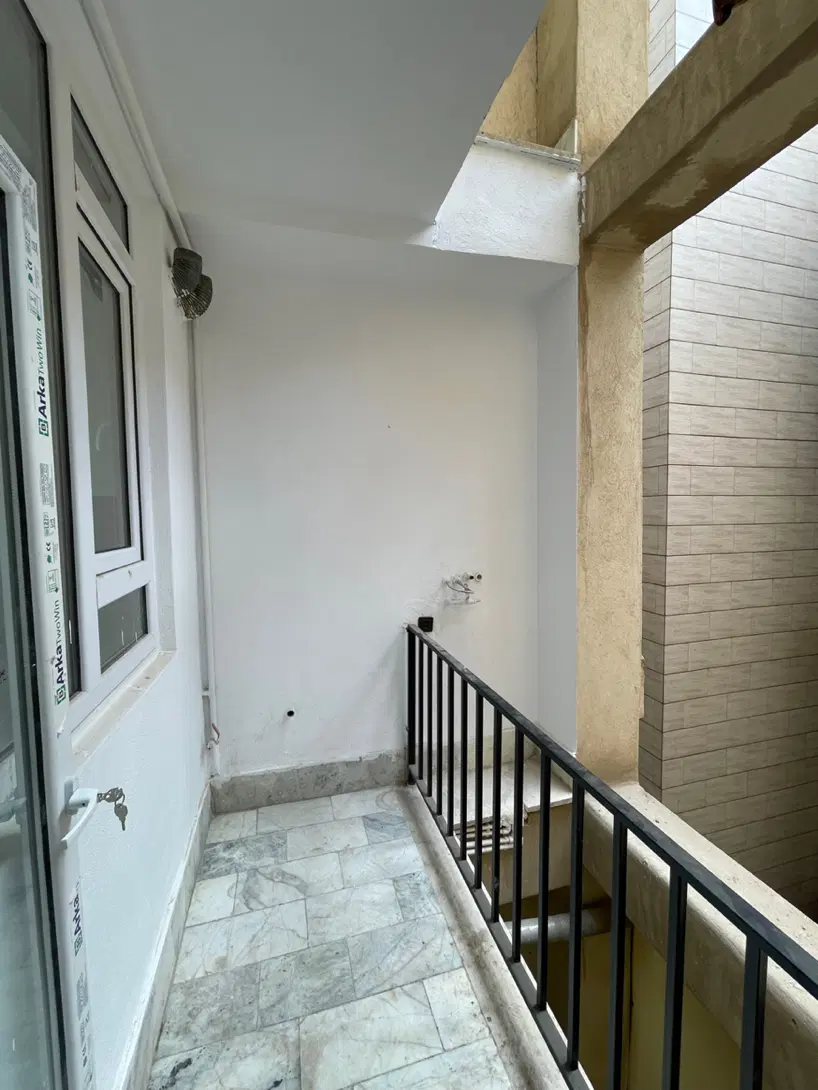 آپارتمان 80 متری فول بازسازی شده