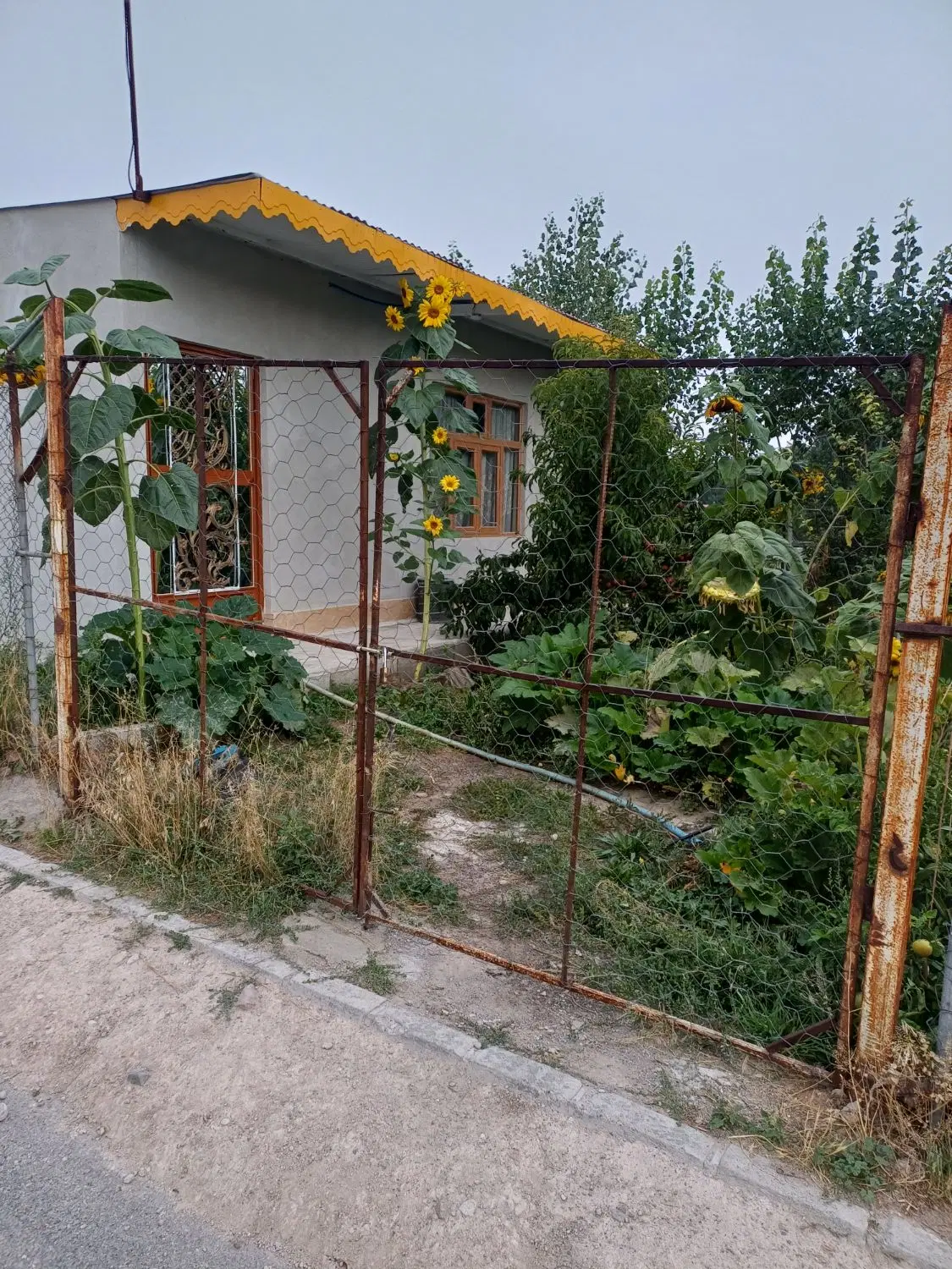 خانه ویلایی سی متری درورزقان با حیاط صدو سی متری