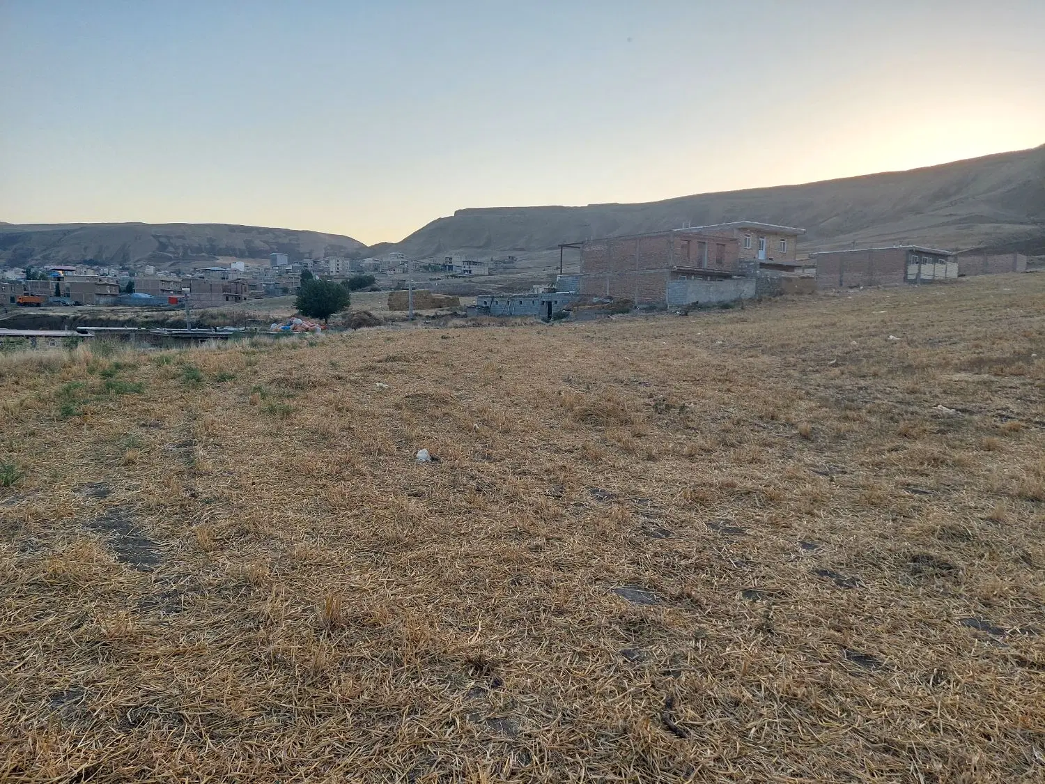 زمین ۲۰۰متر هلال احمر