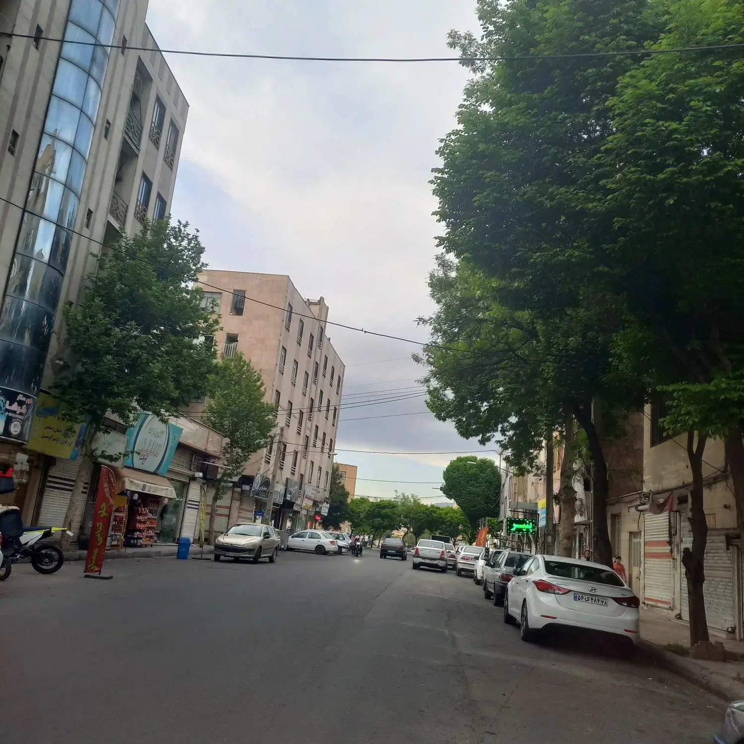 مغازه _۲۵ متری _بر خیابان ۴۸دستگاه