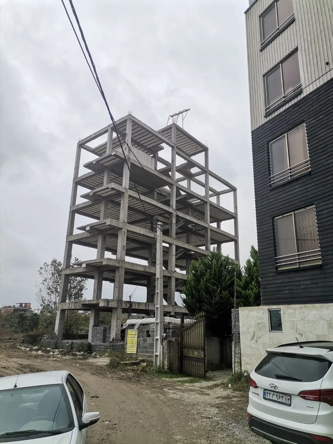 مشارکت در ساخت زمین۳۲۰متری ساحل آرام، ۱۰۰متری ساحل
