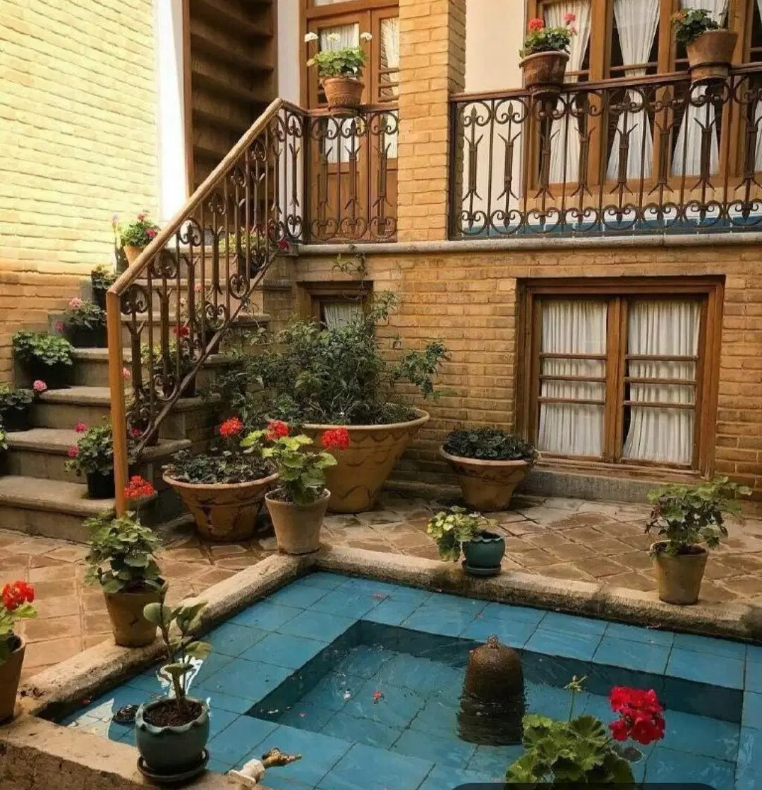 حیاط کلنگی ۱۰۰ متری