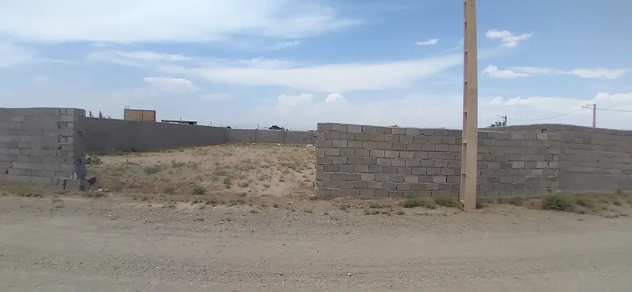 زمین چهاردیواری