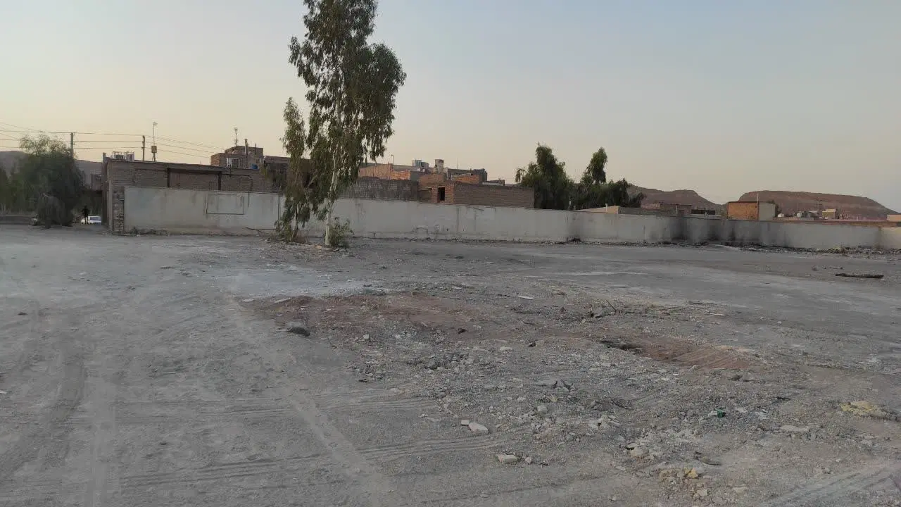۳۰۰متر زمین بر خیابان