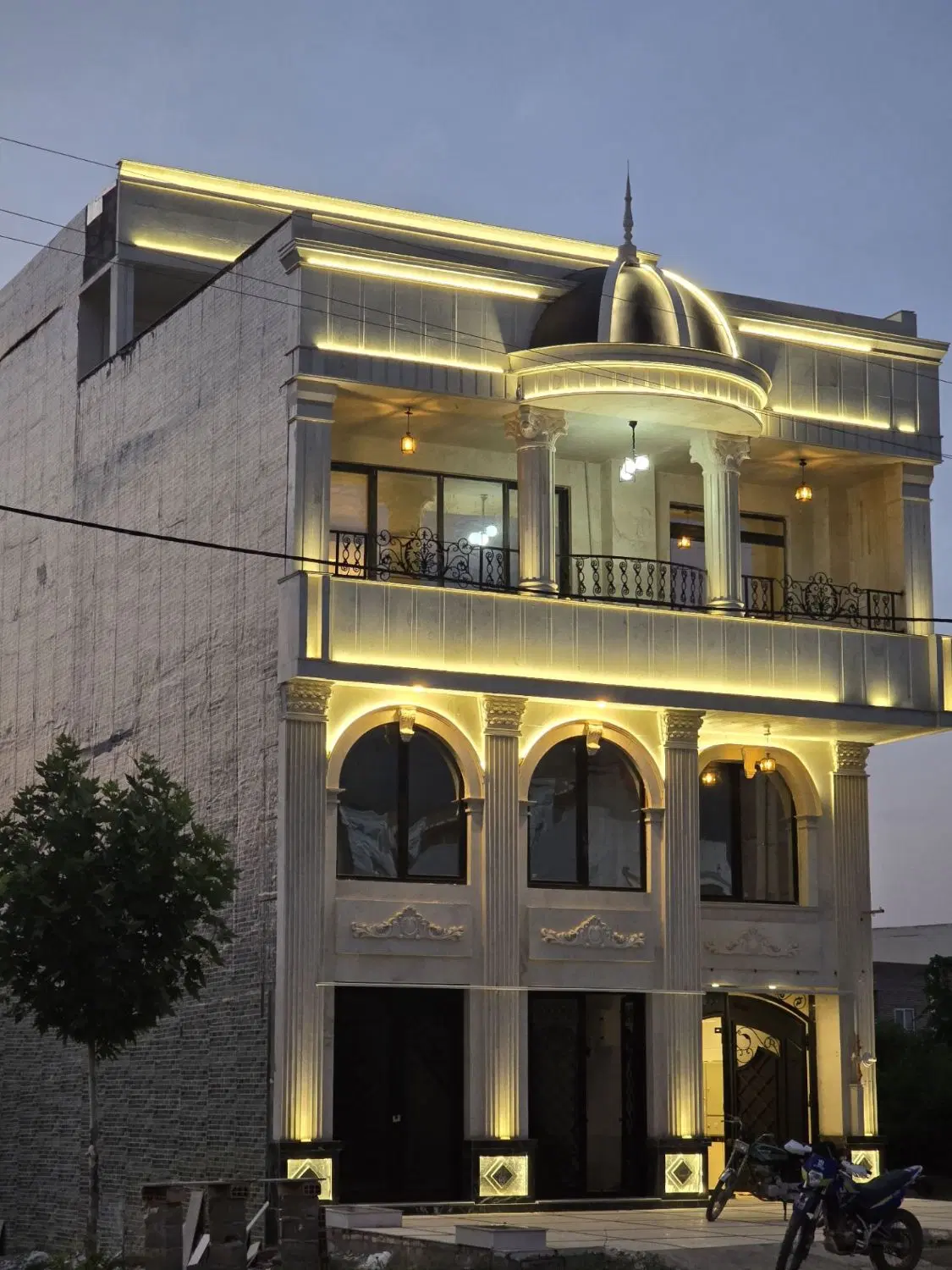۳ واحد مسکونی مستقل دارای ۷۰ متر تجاری دوبلکس
