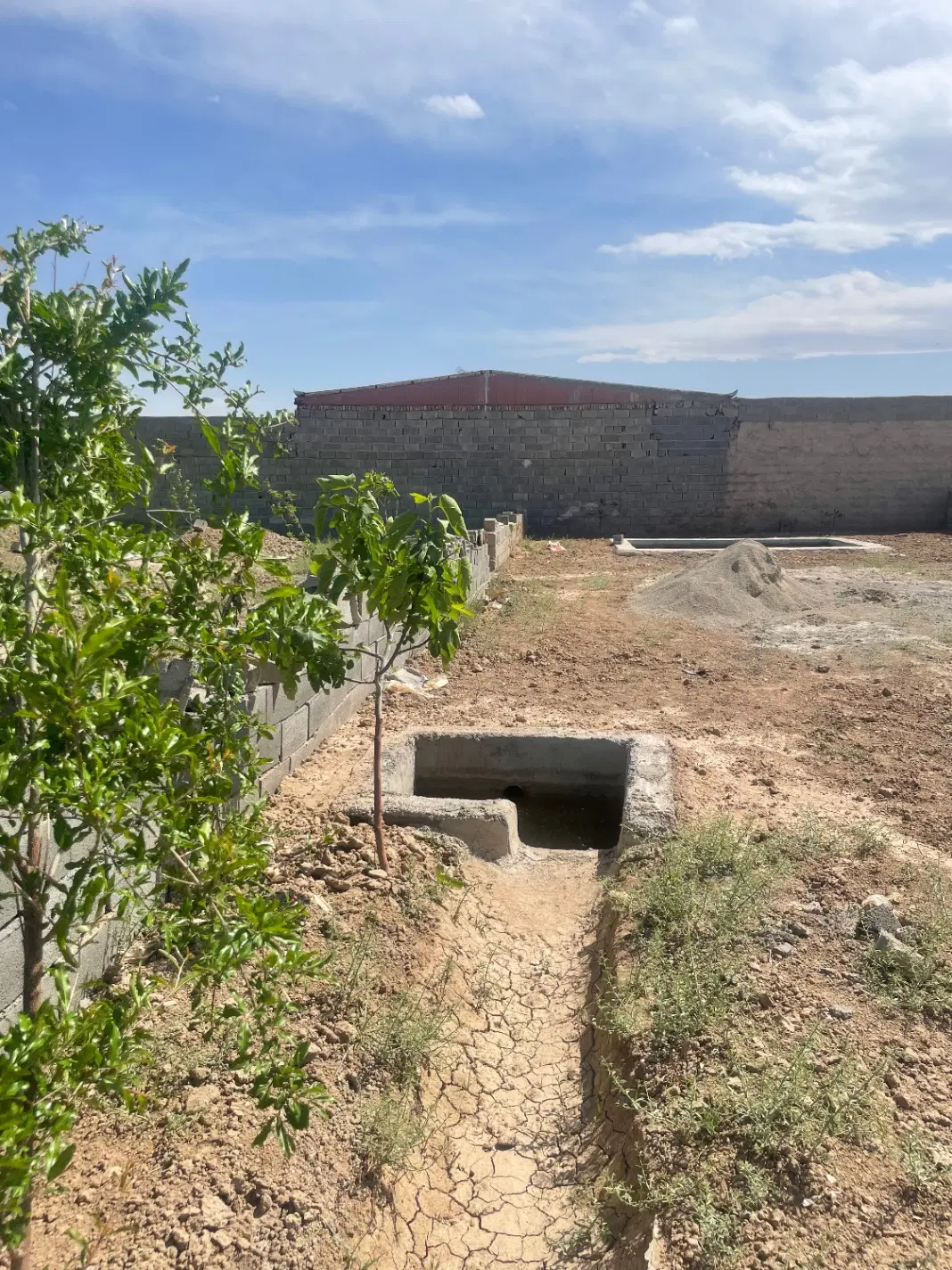 باغچه چهاردیواری ۵۰۰ متری استخردار