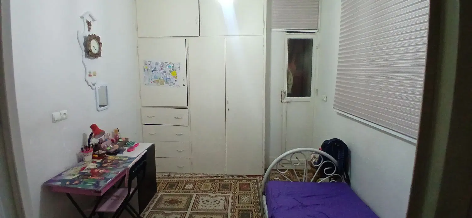 ساختمان تجاری مسکونی دارای سه دهنه مغازه