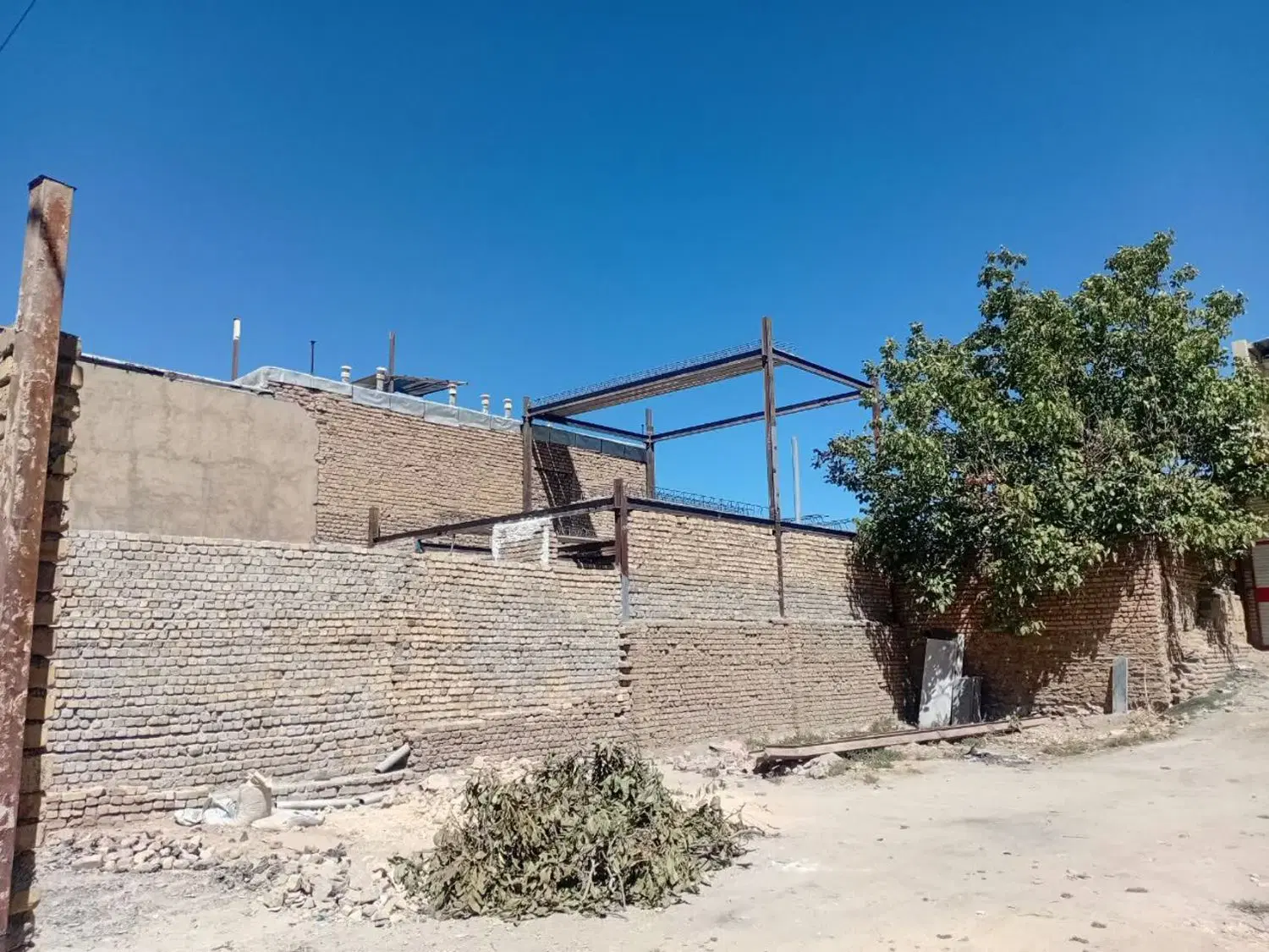 ویلایی140متر نیمه ساز دوبلکس قلعه حاتم