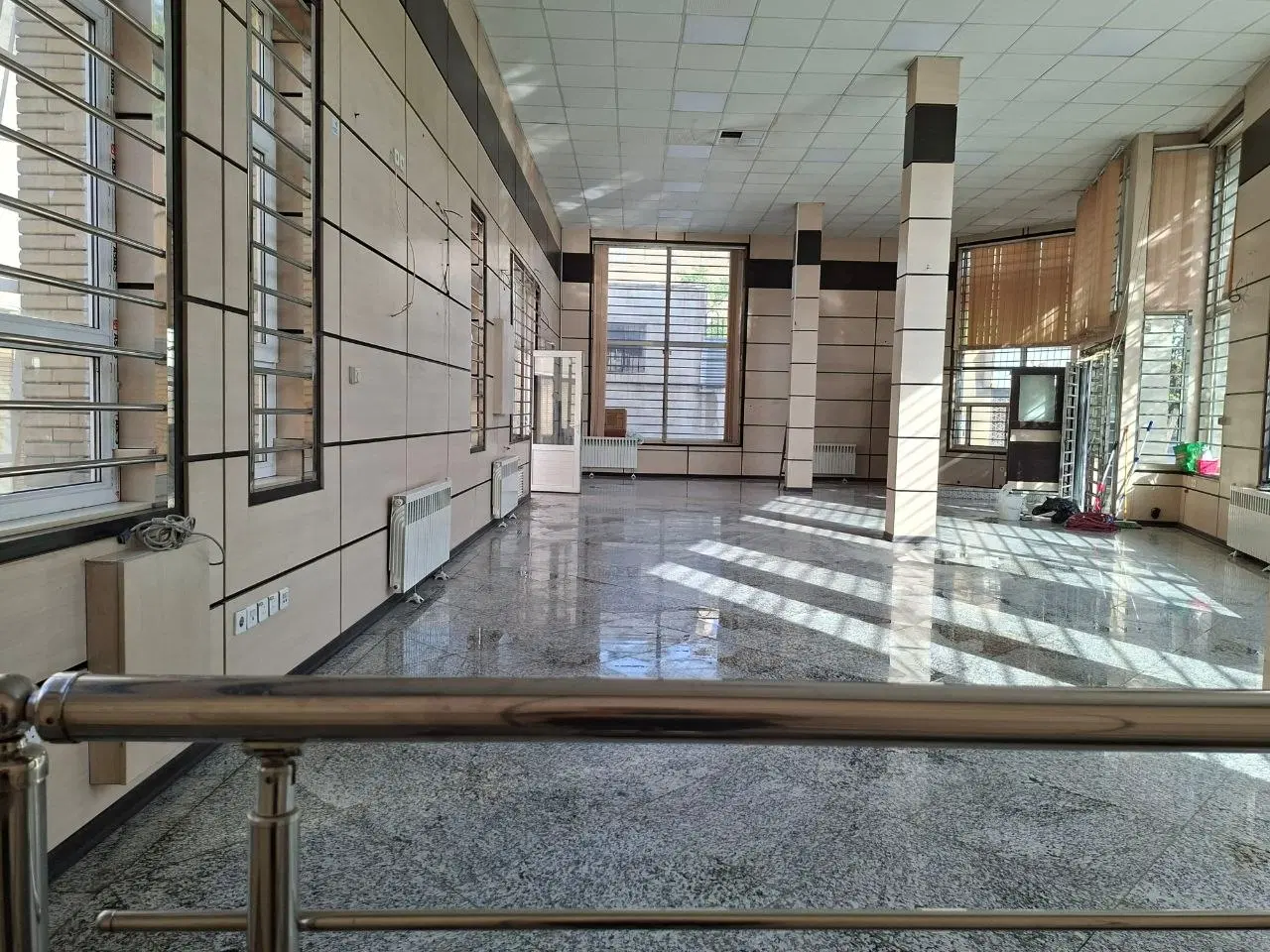 ملک تجاری ۲۳۲ متری سر دو نبش با بهترین لوکیشن