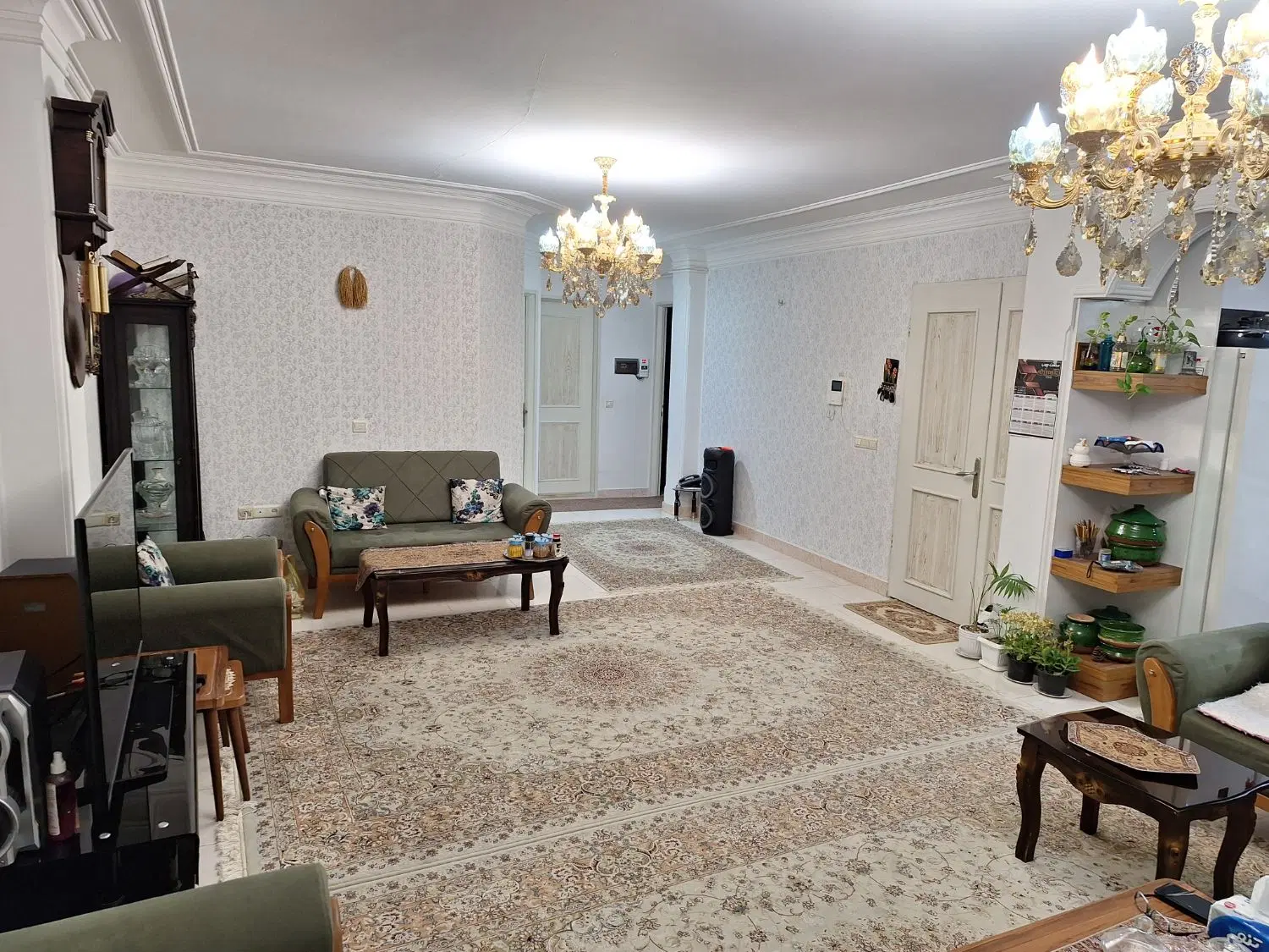 ۱۰۲ متری، پارکینگ اختصاصی