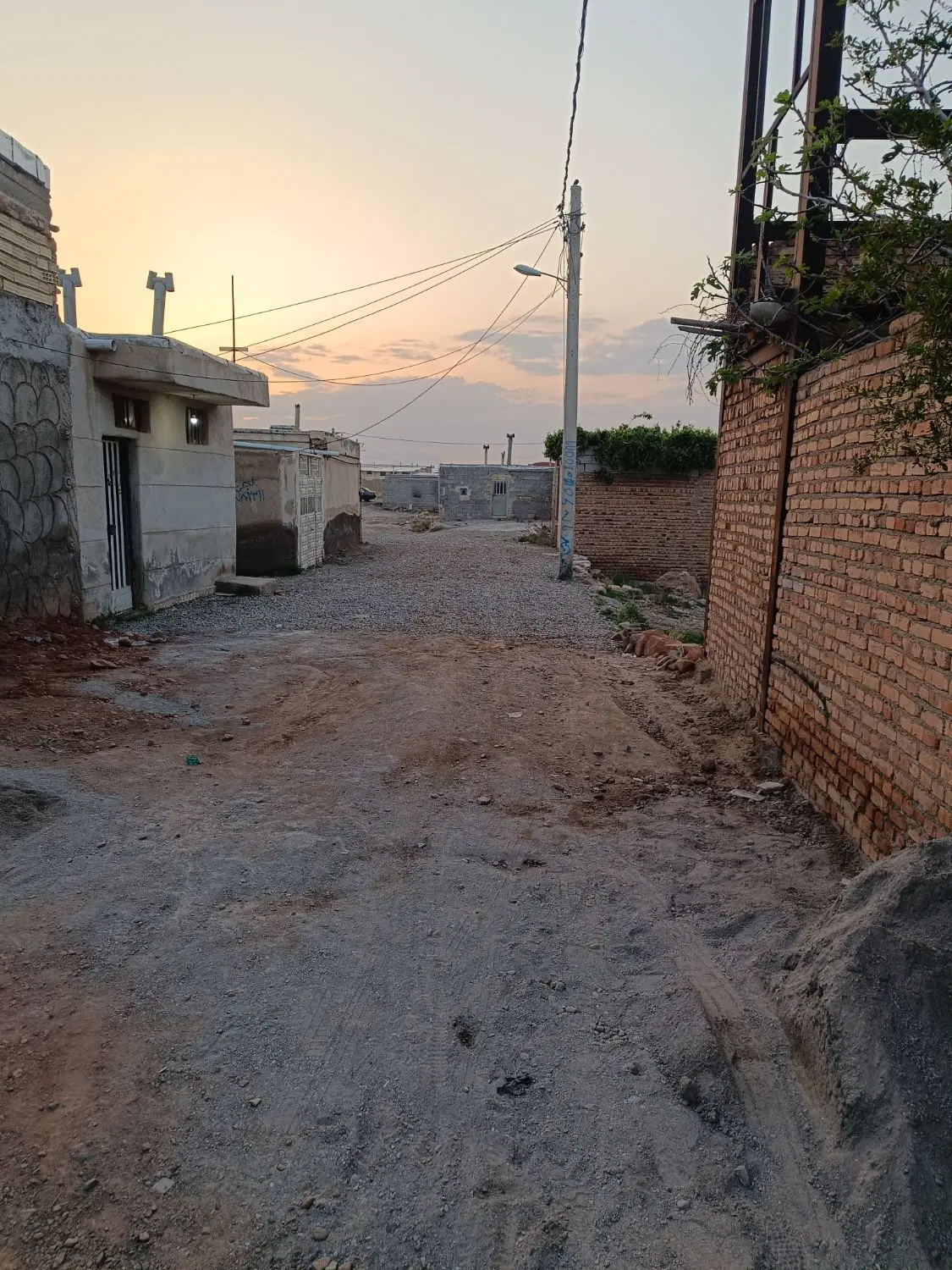 زمین درالوار