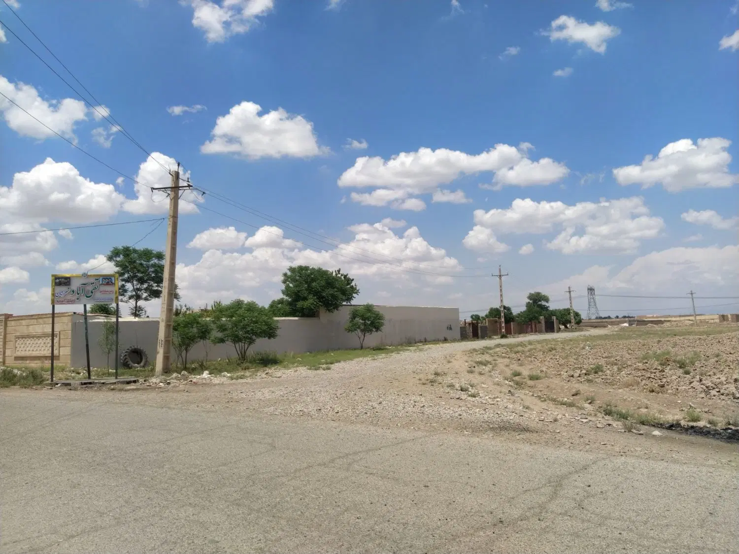 زمین۱۰۰۰متری مناسب باغچه و گلخانه روستای تقی آباد
