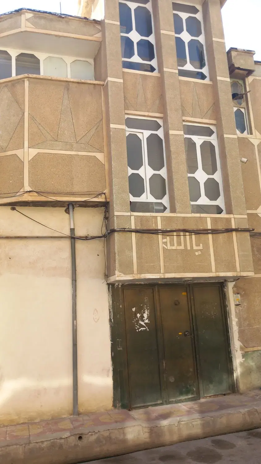 یک واحد ساختمان همکف برای اجاره