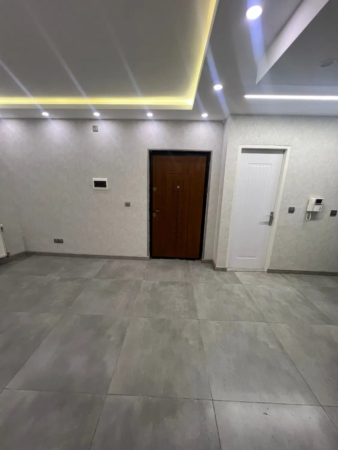 اجاره اپارتمان  دو خوابه طبقه همکف  خلبانان