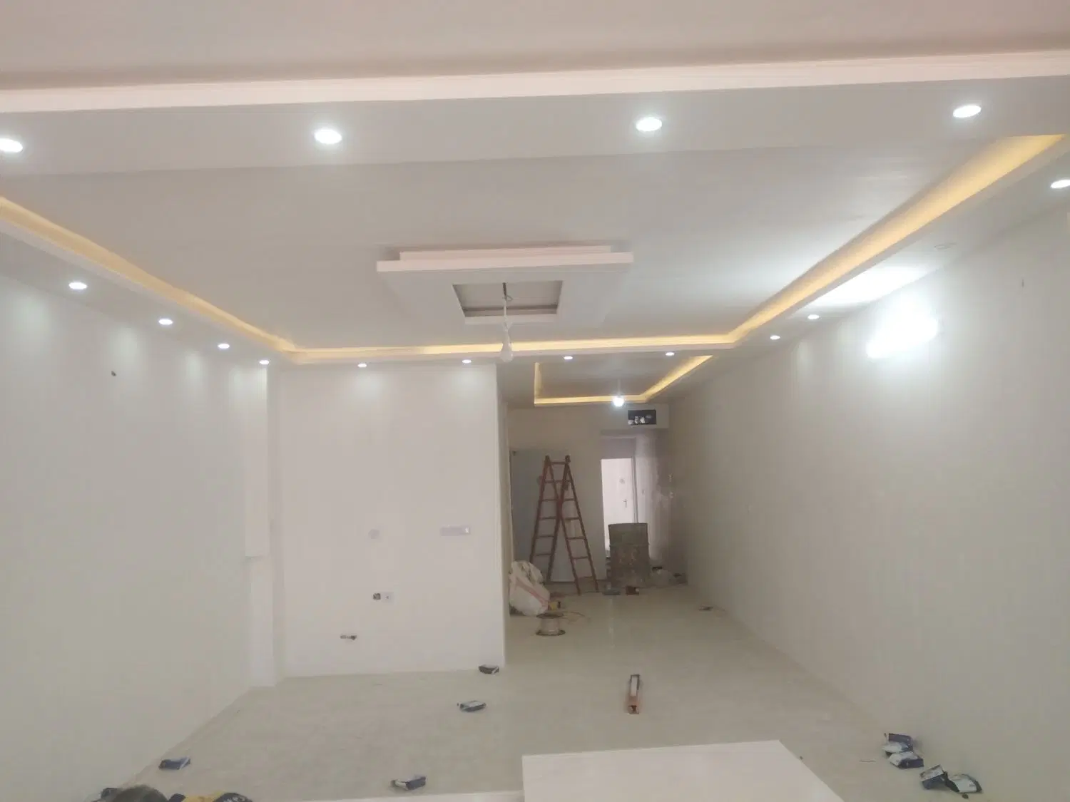 آپارتمان  سیدی حاشیه خیابان اصلی معبر ۶۰ متری