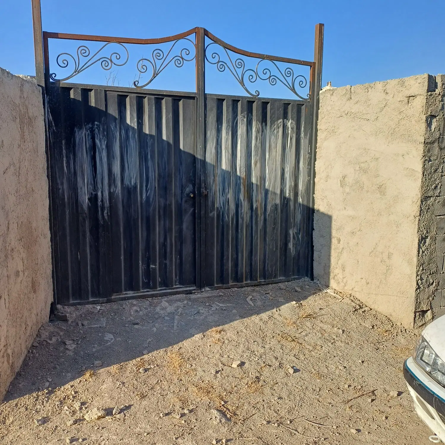 باغچه چهار دیواری