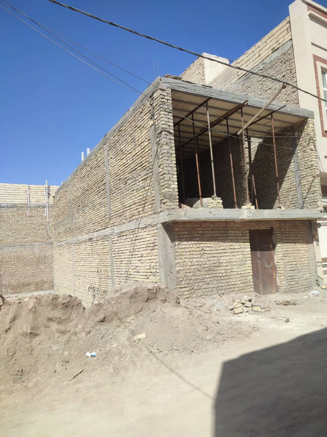 منزل نیمه ساز استقلال