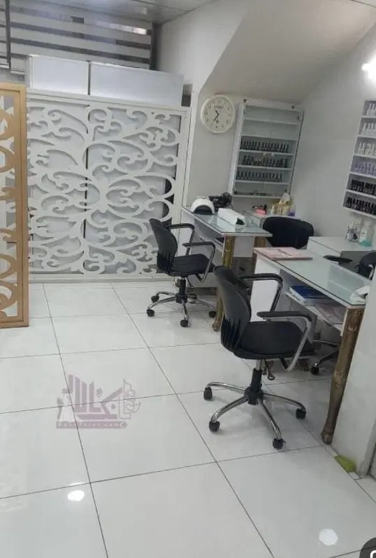 اجاره فوری یه دفتر تجاری واقع در هشت بهشت غربی