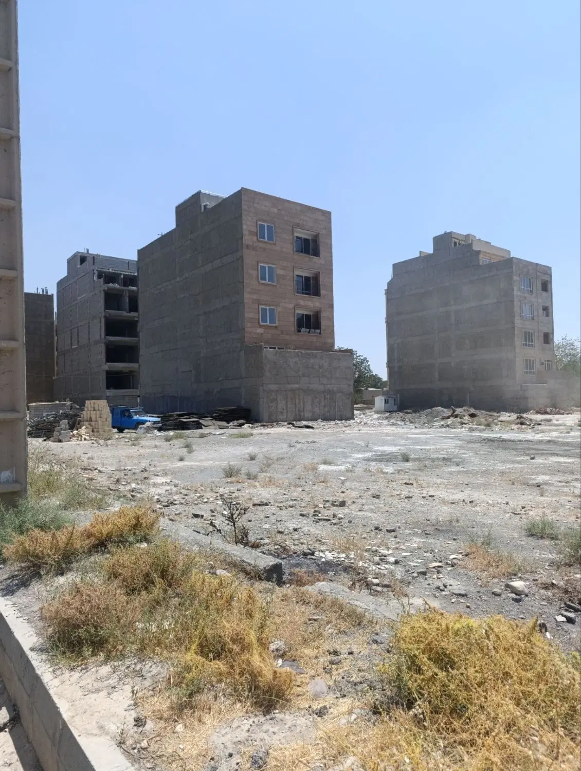 ۱۹۶ متر زمین