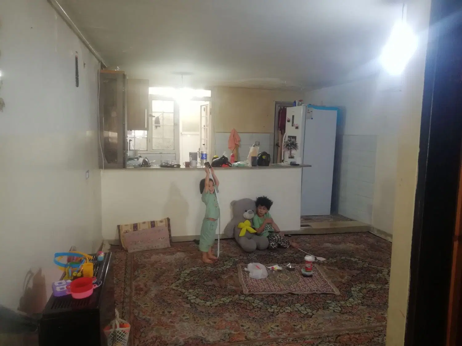 پیلوت مسکونی  راه کاملا جدا اجاره داده میشود