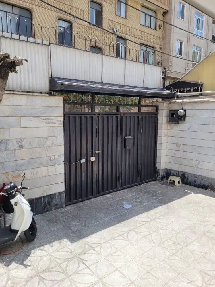 ملک فروشی