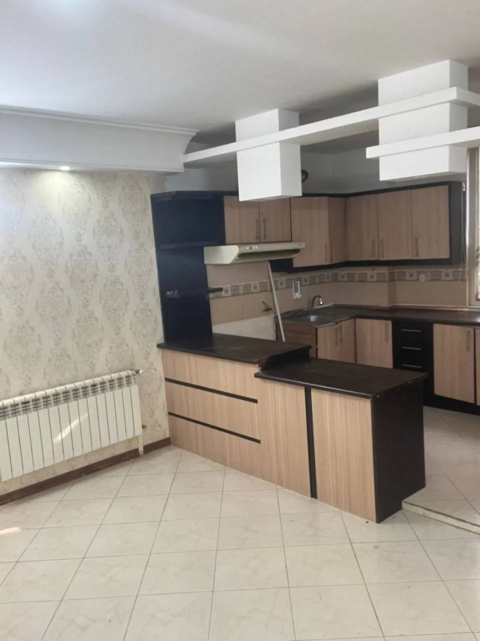 آپارتمان ۱۰۰ متری تمیز پارکینگ و آسانسور هنرستان