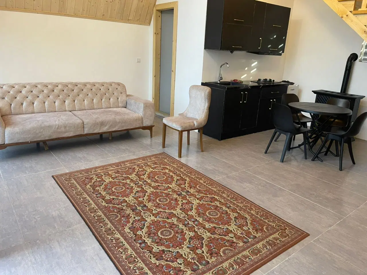۴۱ متر یکخواب‌مستر خوشنقشه غرق در نور