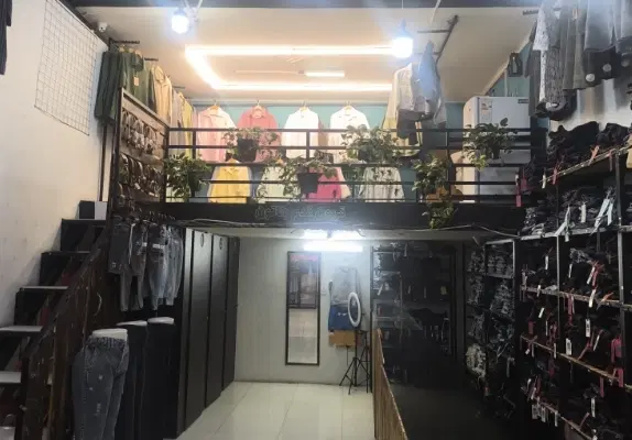 اجاره بالکن برای لباس زنانه