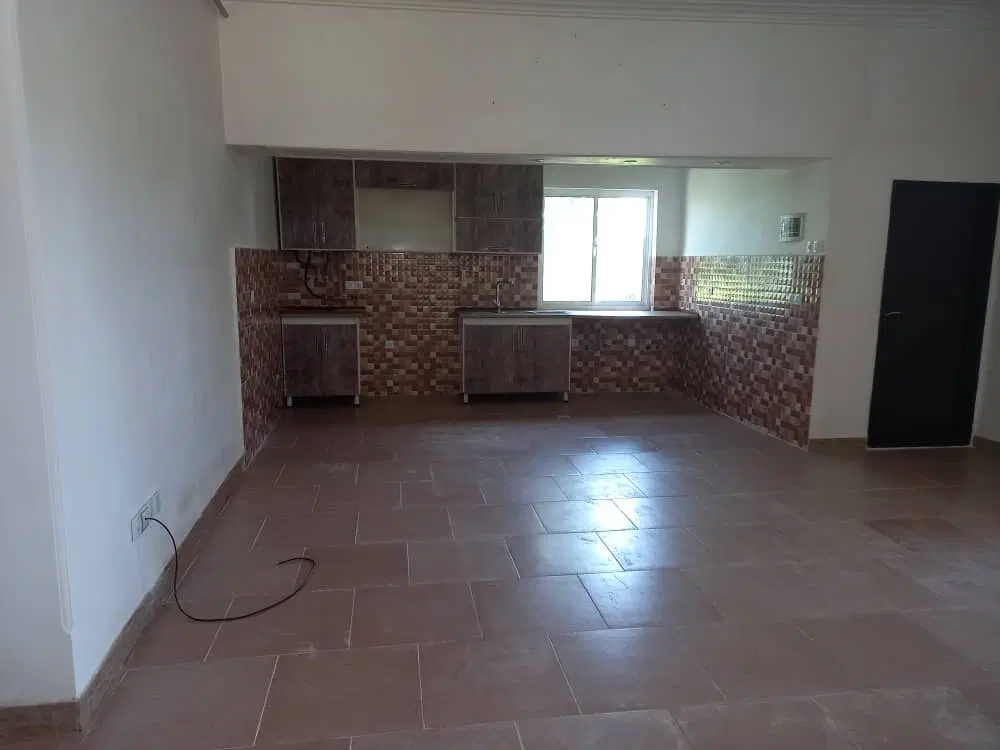 زمین با خانه محوطه با کاربری تجاری براصلی اتوبان