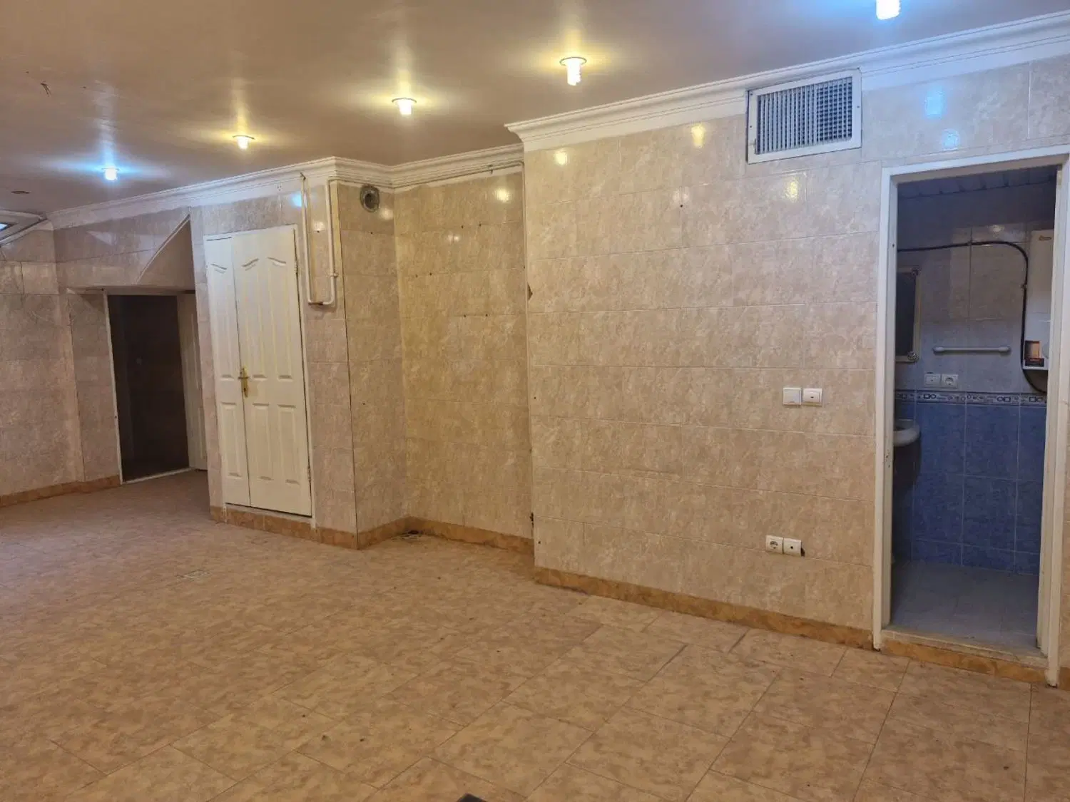 مغازه تجاری طبقه پائین