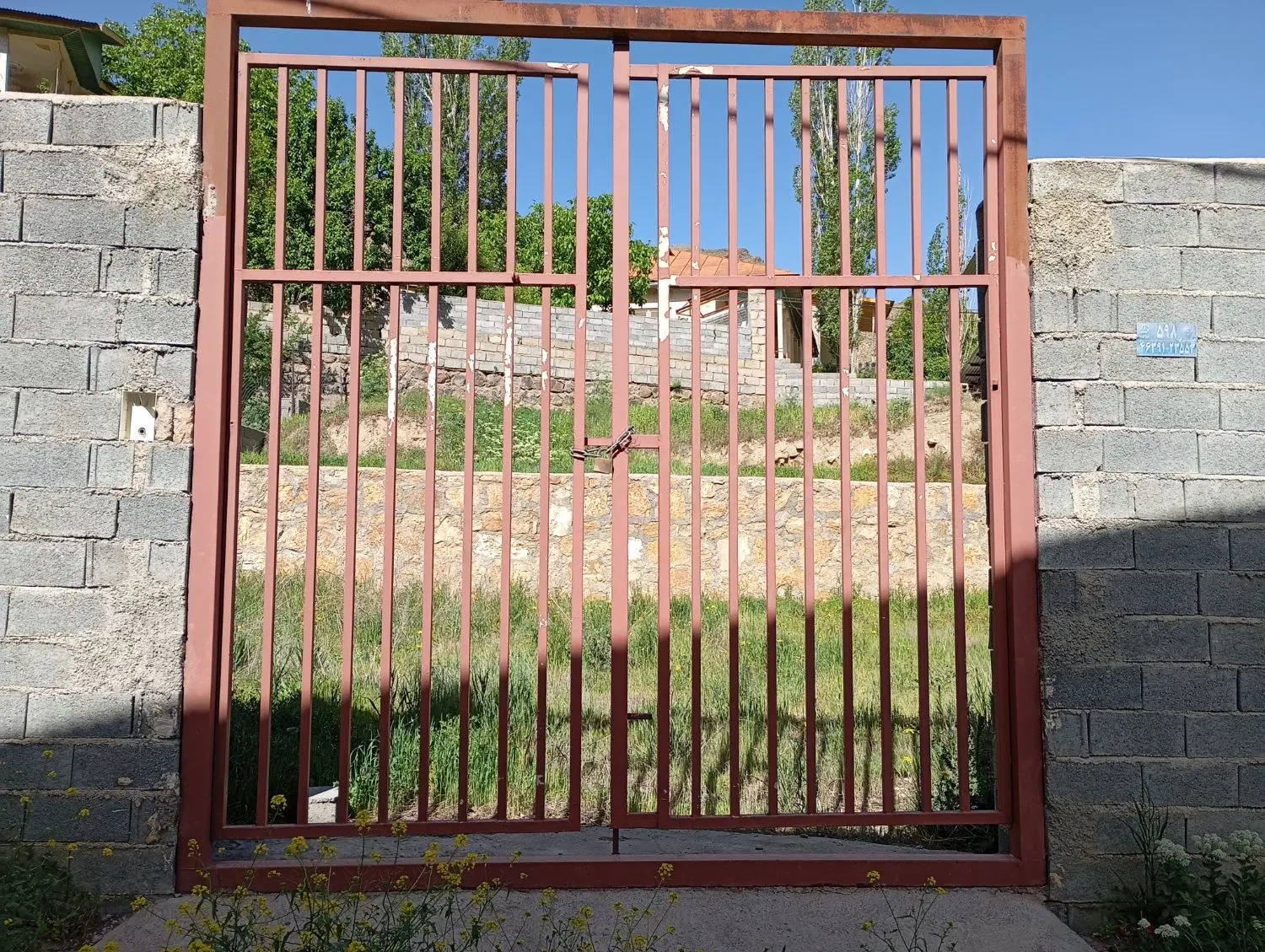 زمین واقع در روستای نیاک بخش لاریجان