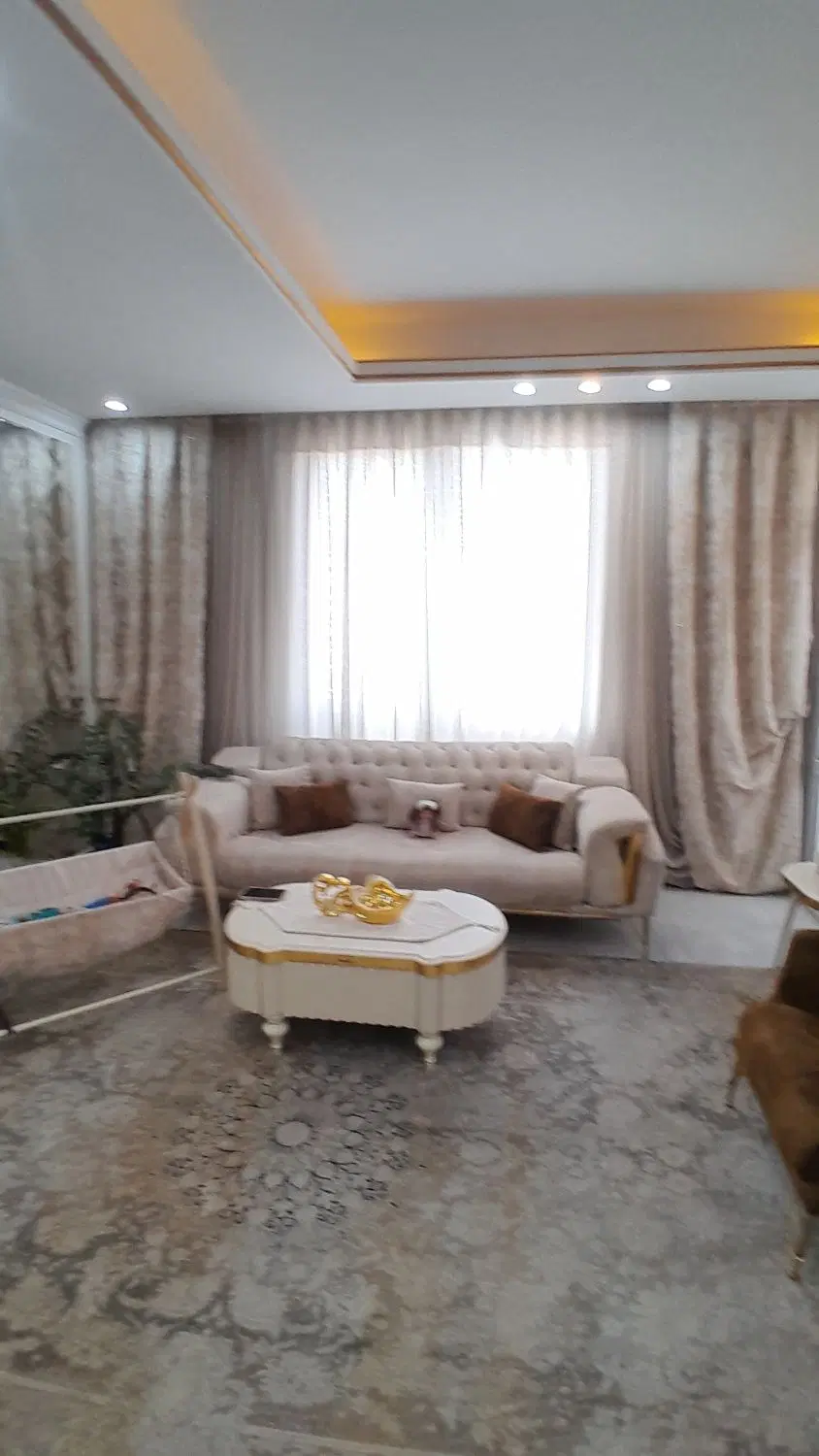 ۸۸متر ۲خوابه پارکینگ کمواحد