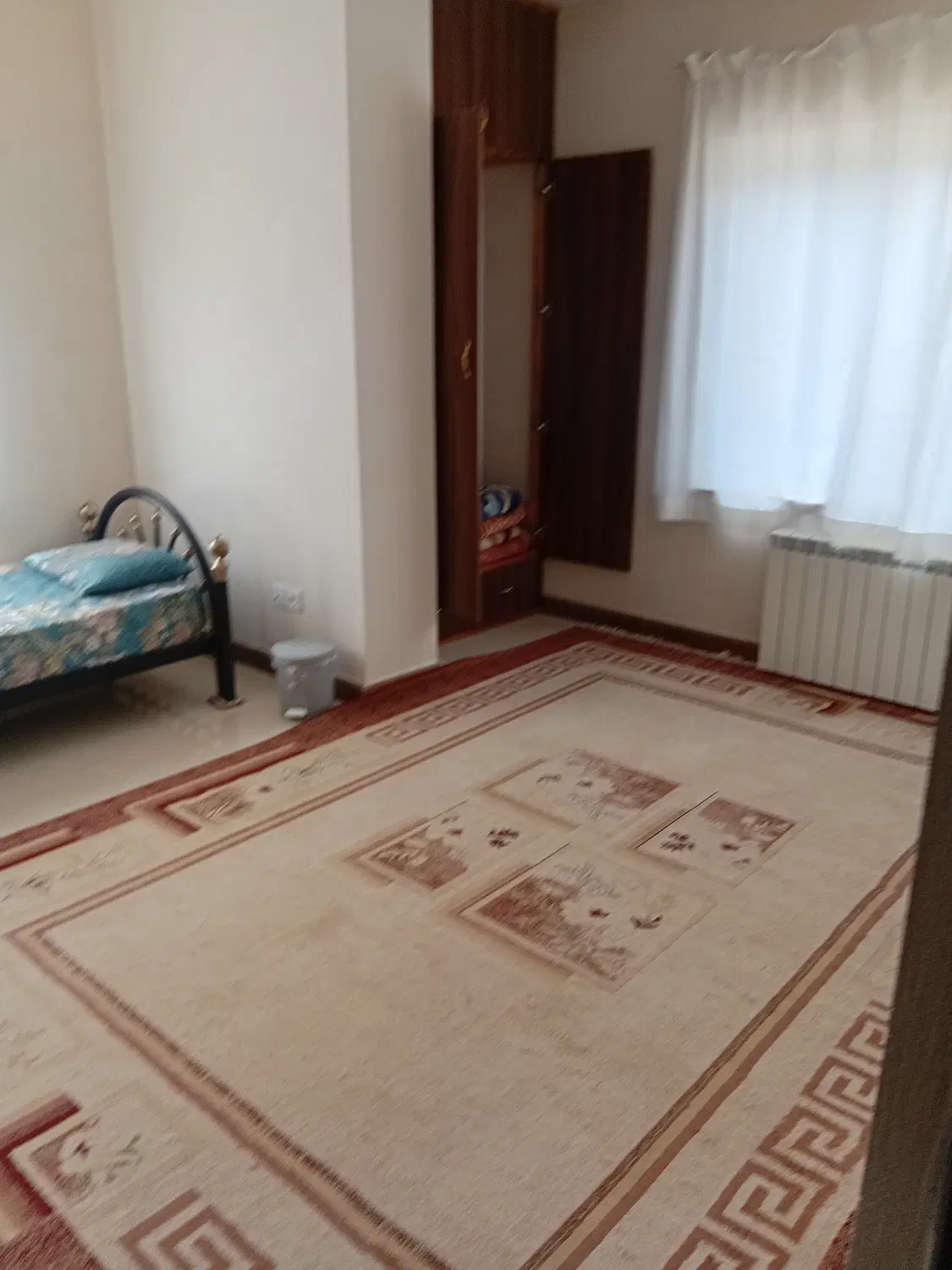 یک ساختمان دوطبقه اسکلت فلزی