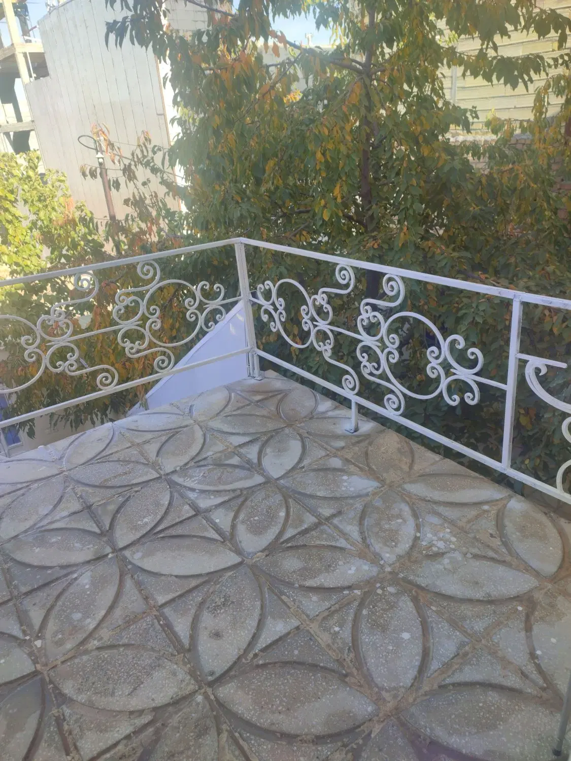 واحد اجاره ای طبقه اول حیاط دار