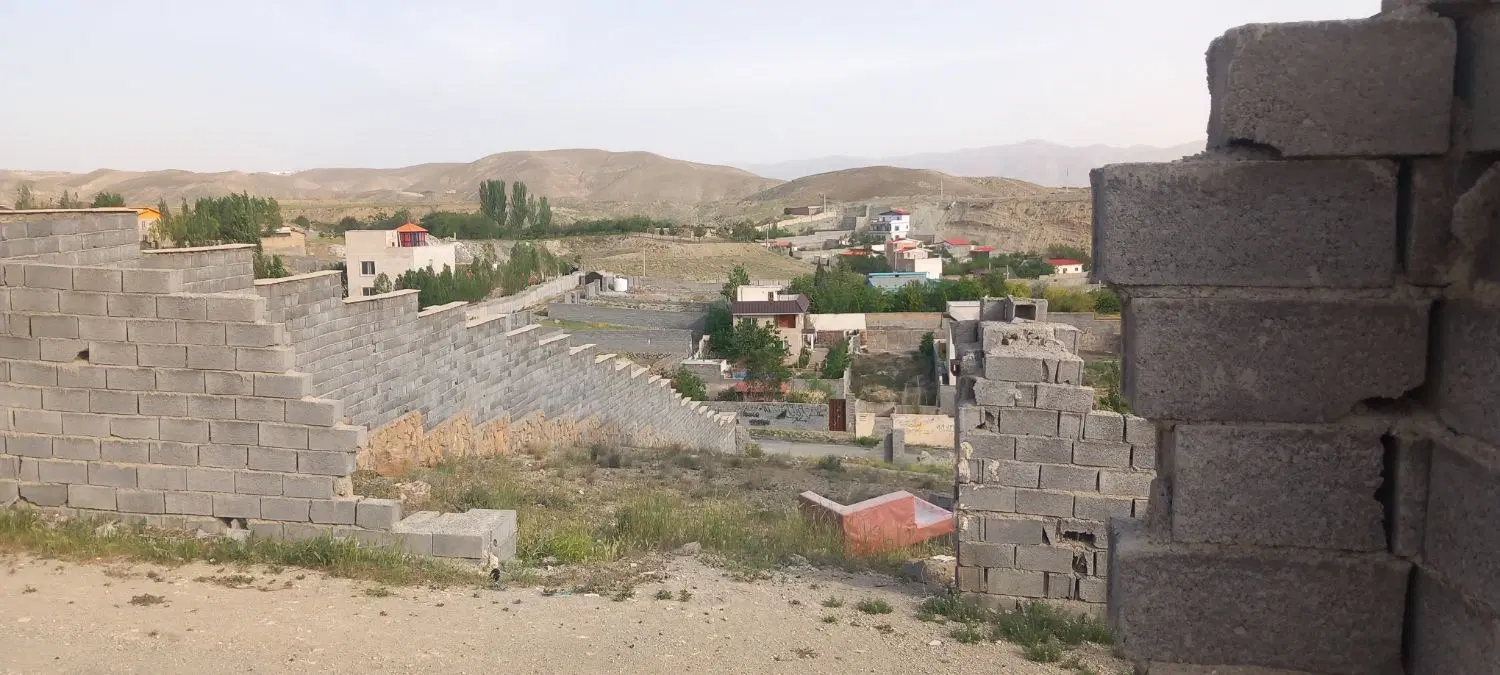 زمین به متراژ۲۵۰مترمهرآباددوراطراف همه ساخته