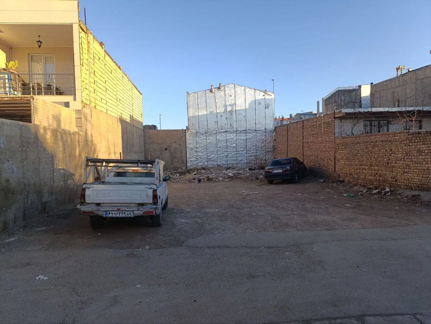 زمین فروشی