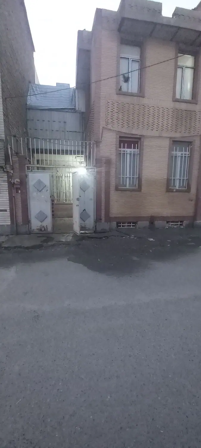 سوئیت همکف باحیاط ماشین رو