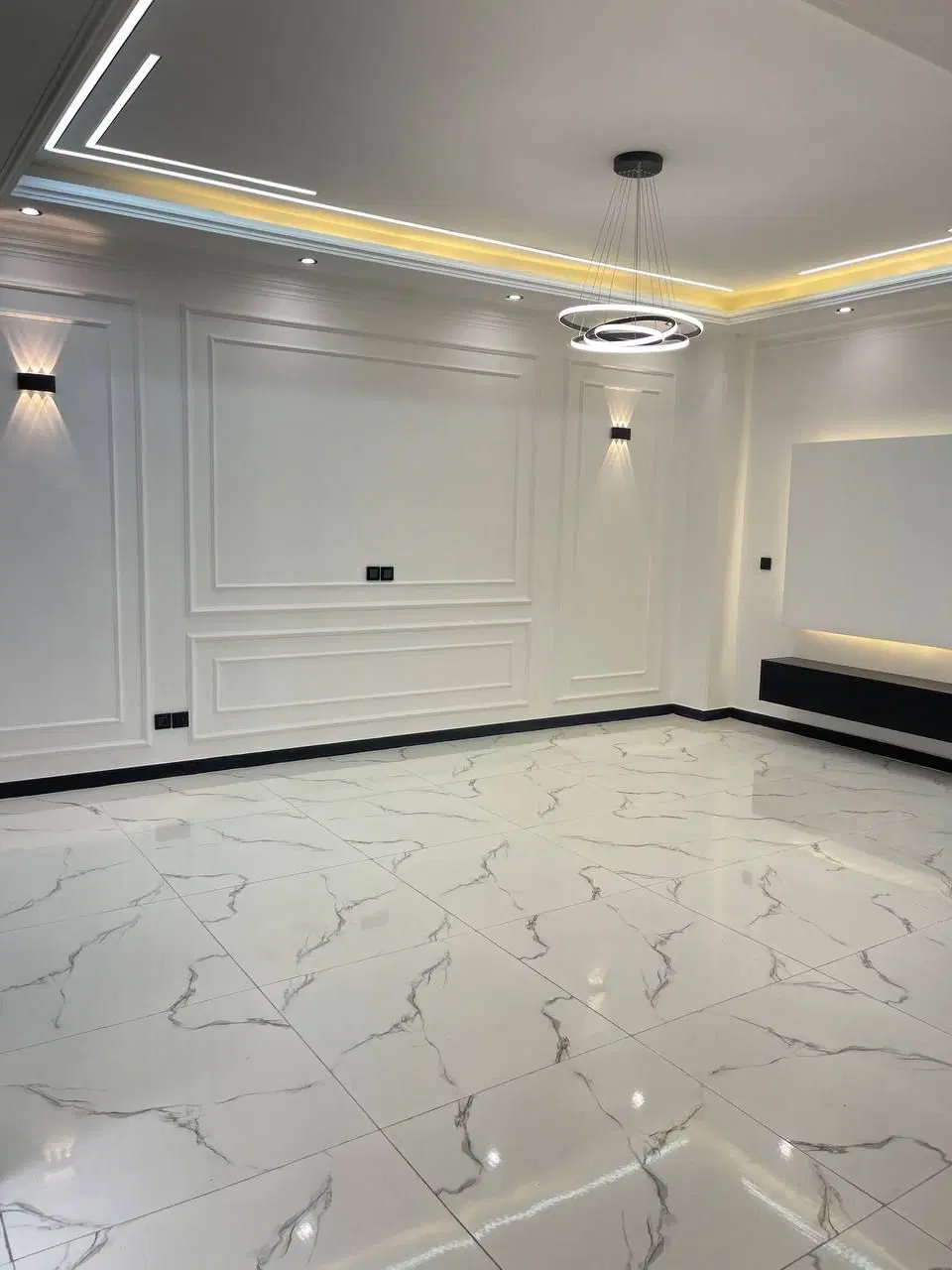 85متر*2خواب* 10 متر حیاط * سنددار * وامدار
