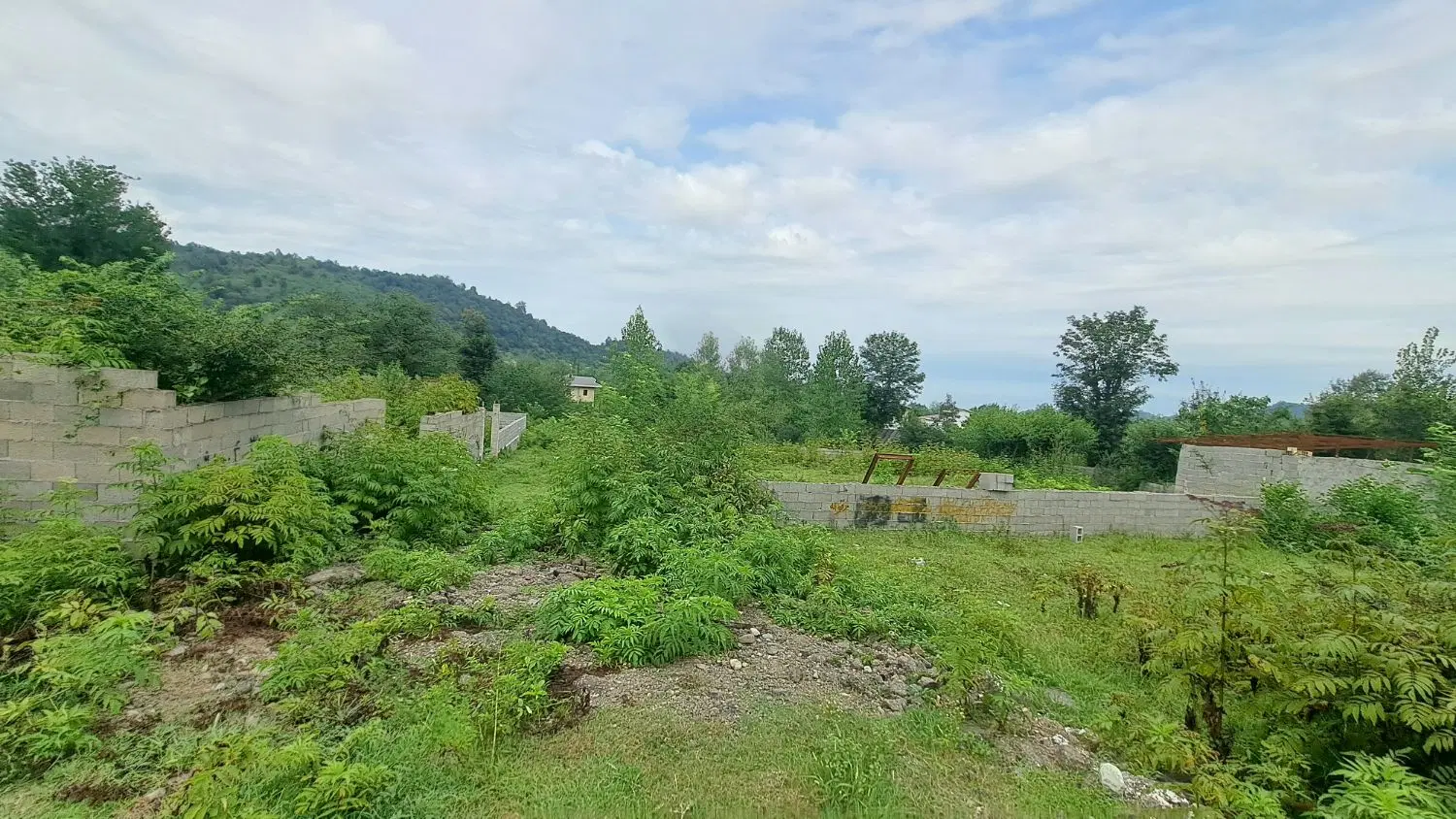 مسکونی ۷۵۰ متری کوهپایه ای سند تک برگ