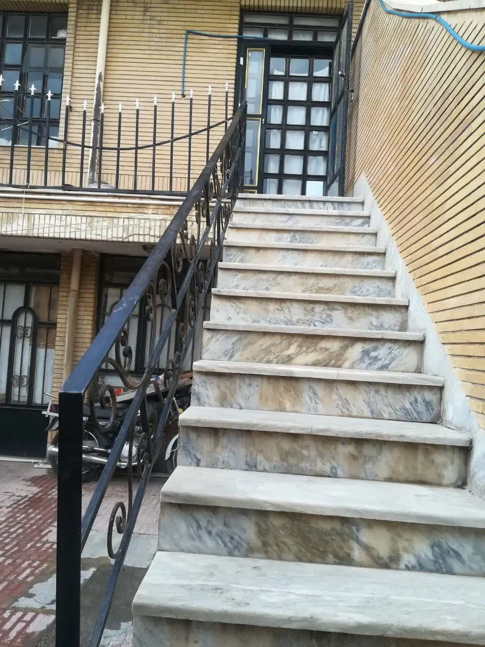 منزل مسکونی دو طبقه