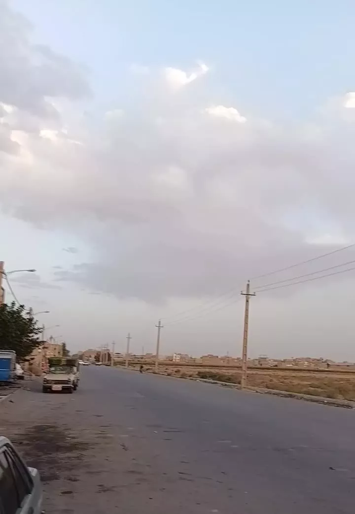 روبروی پمپ گاز متر گاراژ۱۰۰ متر و دارای حیاط