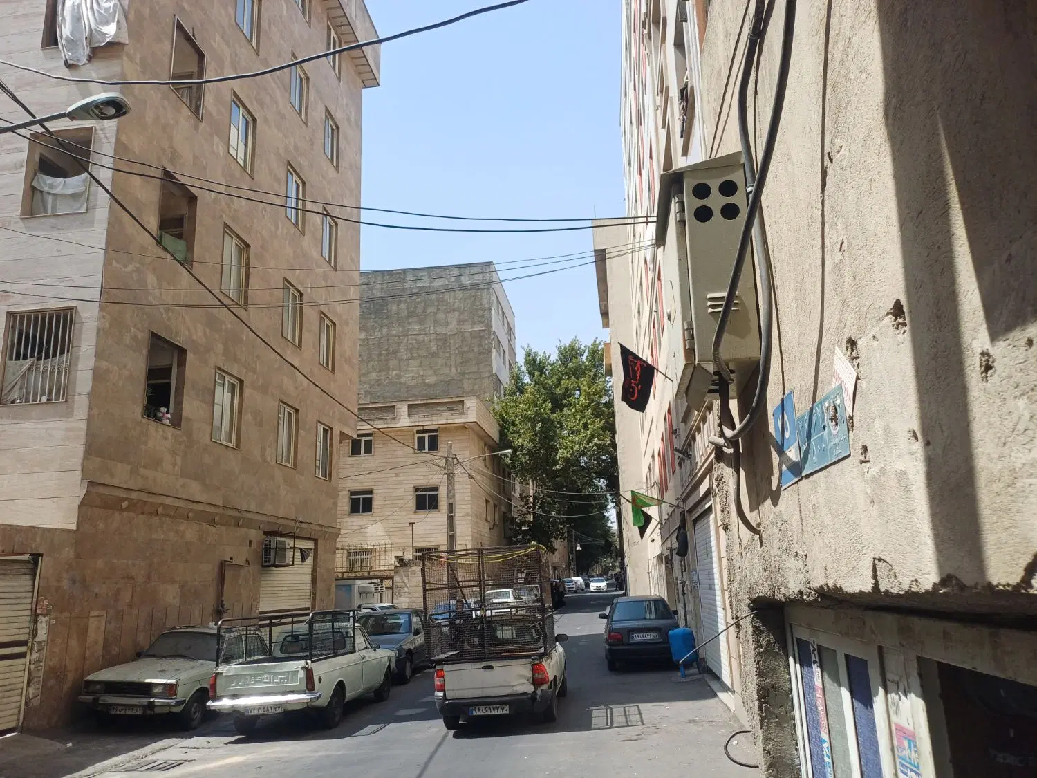 فروش حیاط ۳ طبقه با ۲۰ متر تجاری شرایط مشارکت