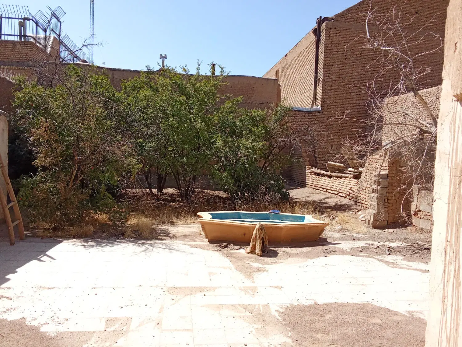 خونه کلنگی مرکز شهر