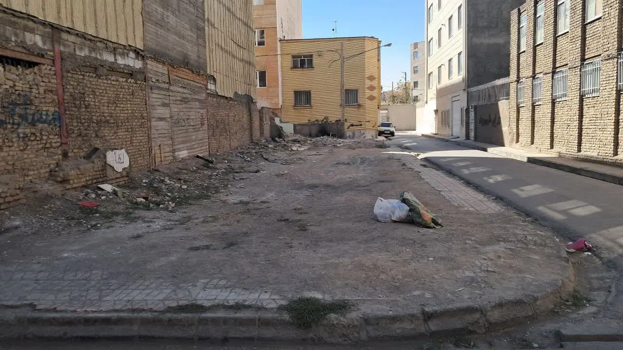 زمین فروشی