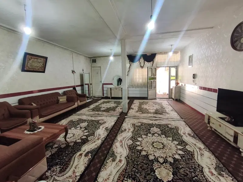 ویلایی با مغازه تجاری