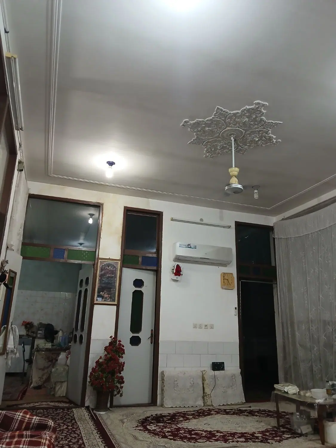 یک باب منزل مسکونی ویلایی