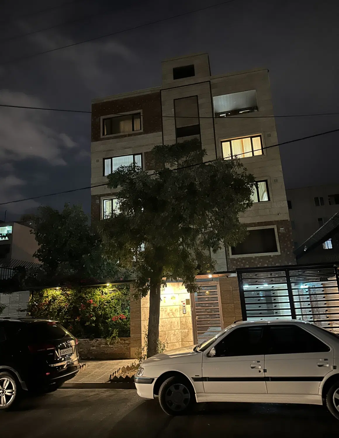 245متر آپارتمان ** * معاوضه با تویوتا پرادو ۲۰۲۶