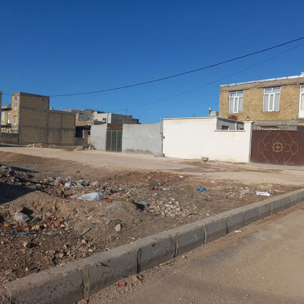 زمین برف آباد