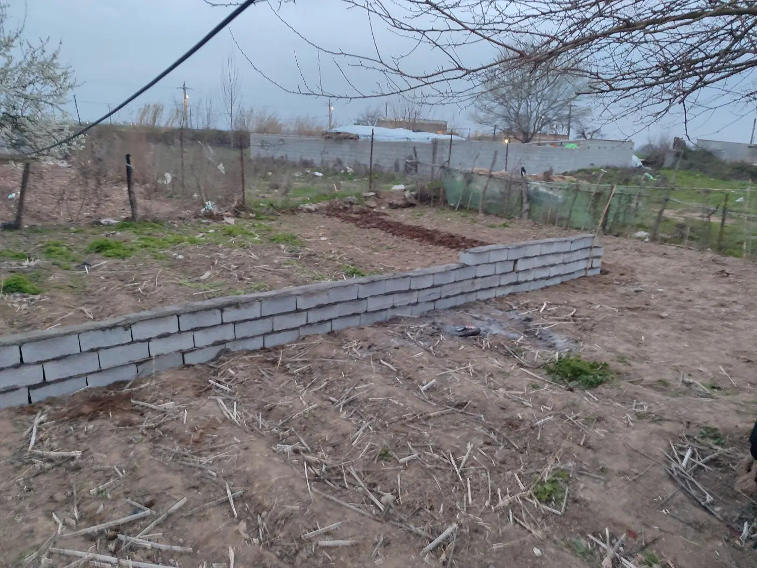 زمین در روستای دنج